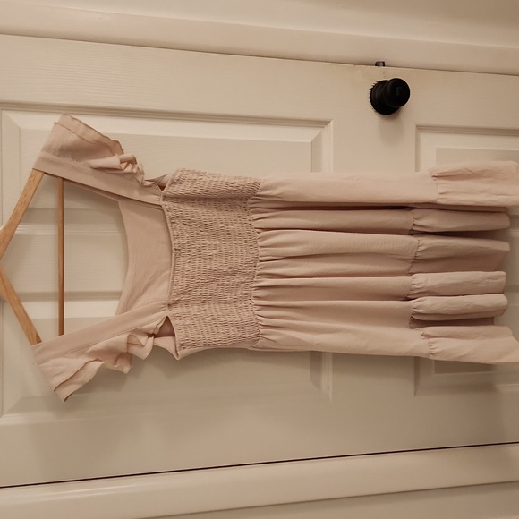 Chic Ruffle Sleeve Dress - Picture 2 of 3